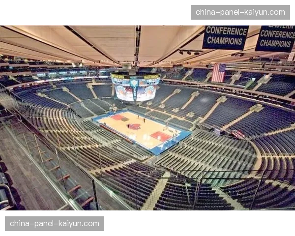 特写：生涯最后一季？卡梅隆·安东尼现身麦迪逊广场花园观看纽约比赛