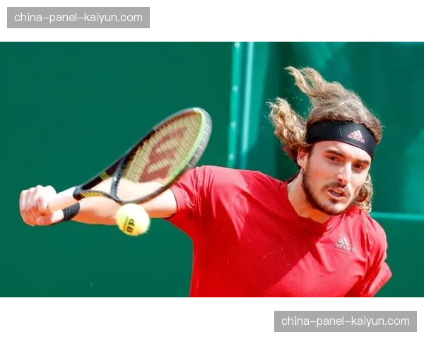 特写：决胜盘抢十，西西帕斯一记Ace后跪地怒吼